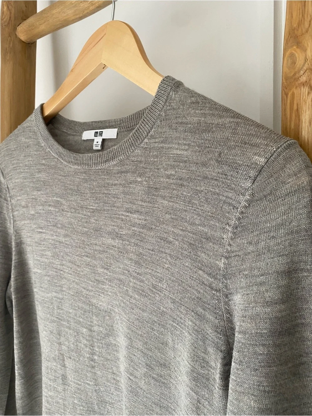 UNIQLO Lightweight Classic Crewneck Sweater Heather Gray Sz Medium Preppy Casual